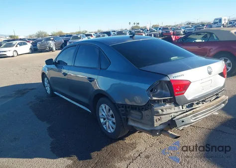 2014 Volkswagen Passat 2.5L Wolfsburg Edition z USA, uszkodzony, nr VIN 1VWAP7A36EC006471